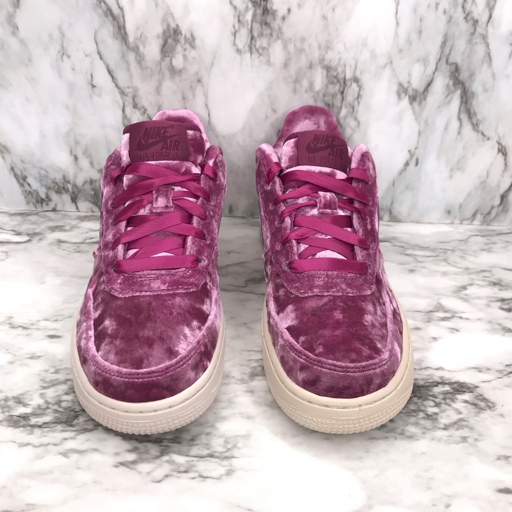 NIB Nike Air Force 1 Low Velvet Tea Berry - Picture 2 of 8